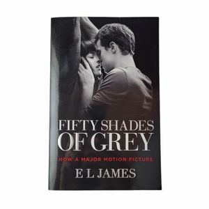 Fifty Shades of Grey: Book One of the Fifty Shades Trilogy, E L James– Paperback